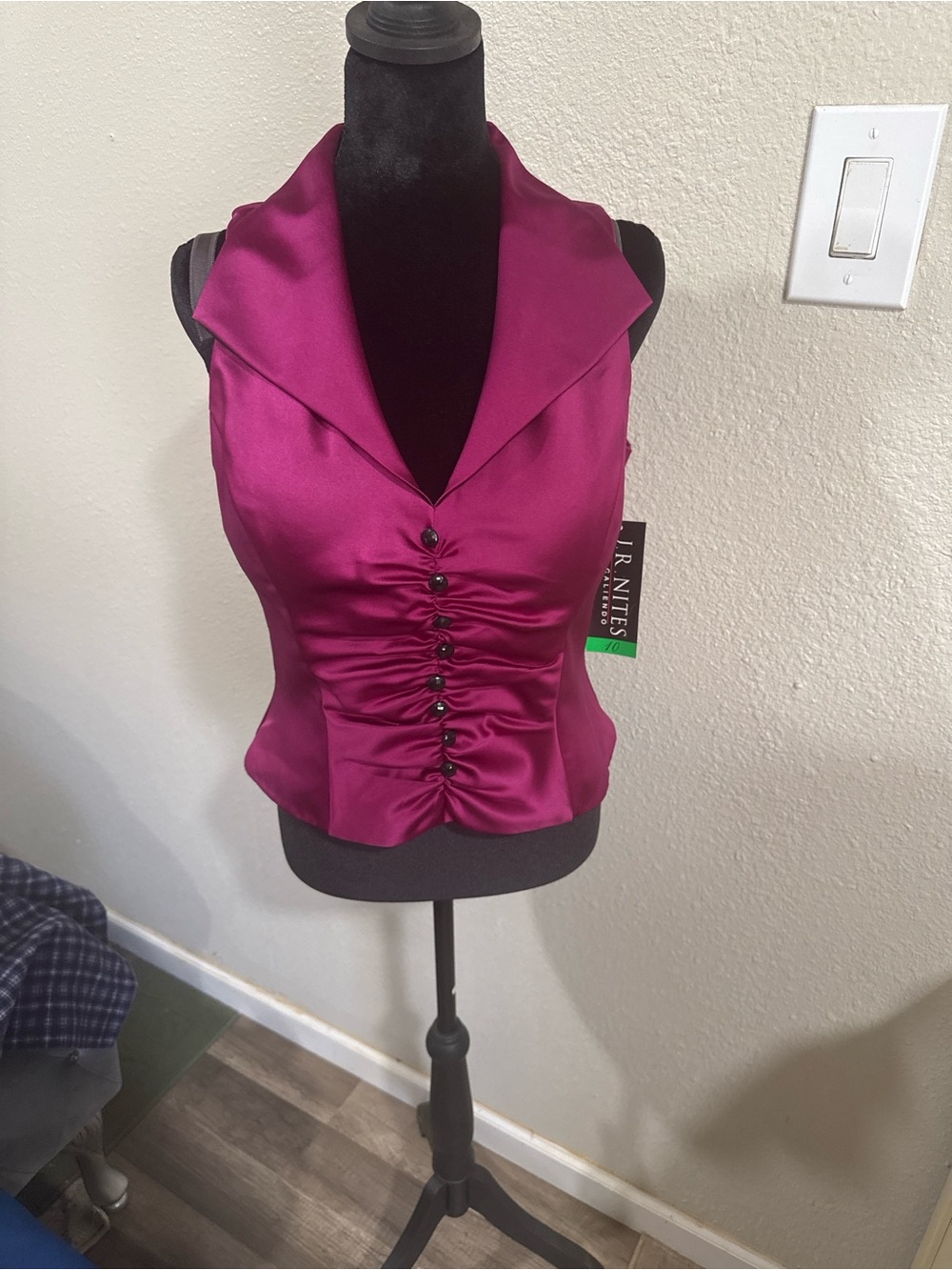 Sleeveless Satin Ruched Collared Vest in Fuchsia